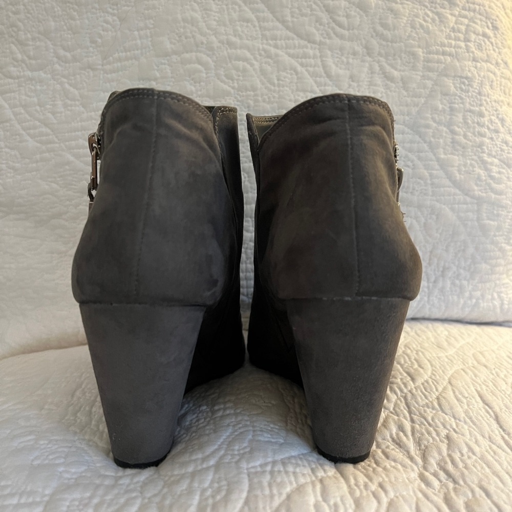 BCBG Paris Gray Wyno Wedge Booties 8.5 - Picture 3 of 7